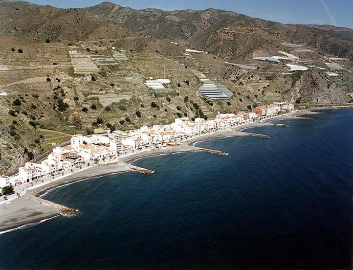 La Mamola beach