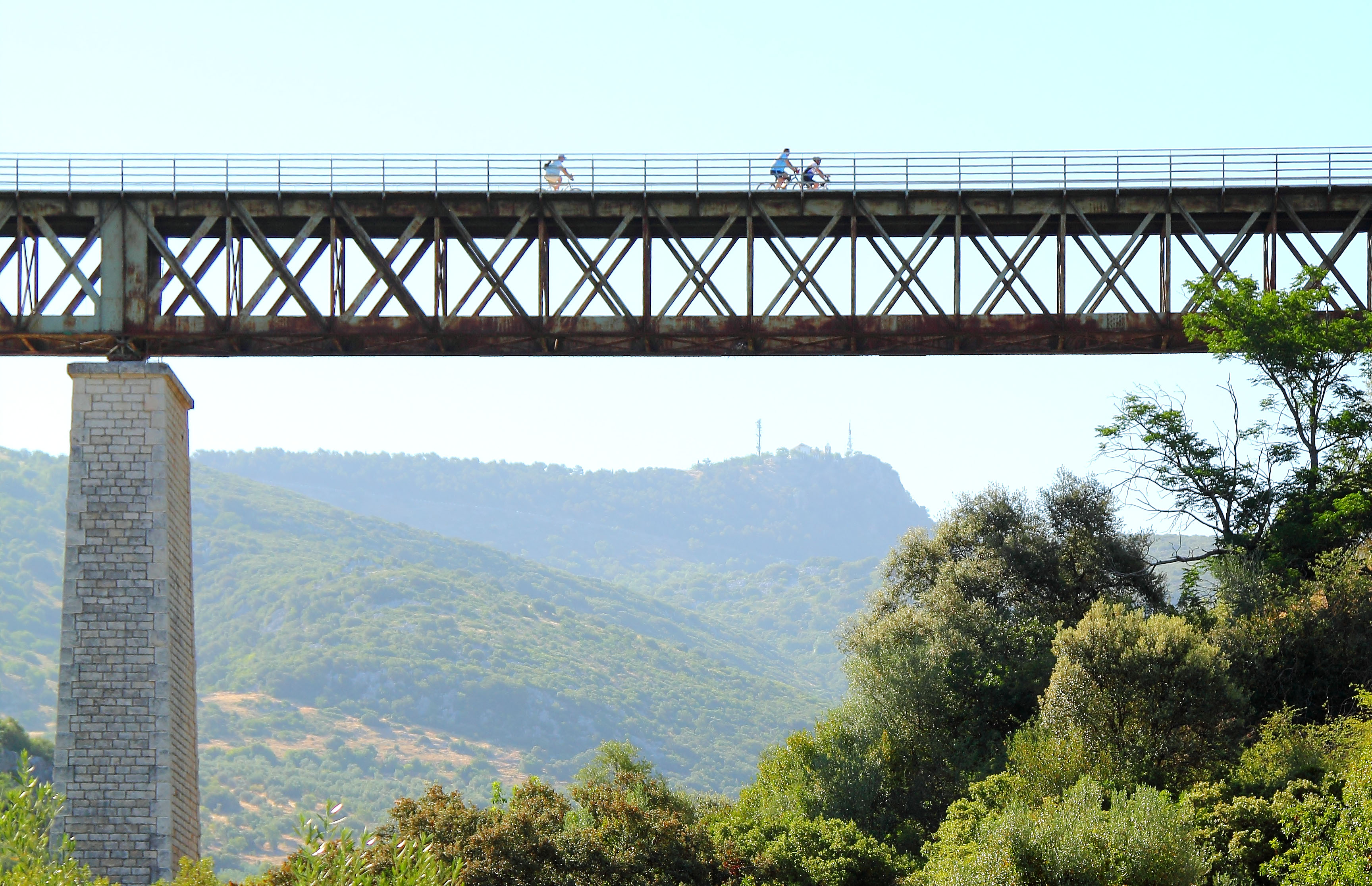 Hamelin: Descubre en bicicleta la Vía Verde más larga de Andalucía - Actividad  (Doña Mencía)
