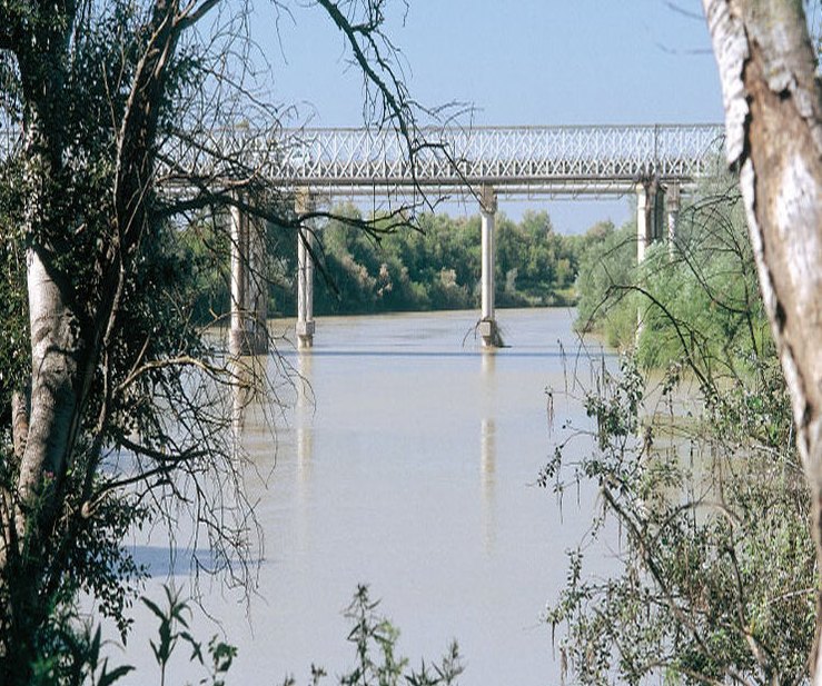 Puente de Hierro sobre el Río Guadalquivir