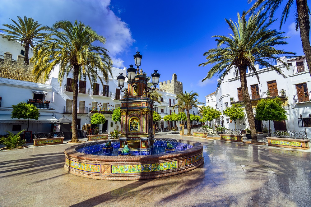 Square in Conil De La Frontera, White Town in Costa De La Luz, Cadiz  Province, Editorial Photo - Image of town, outdoors: 177854501