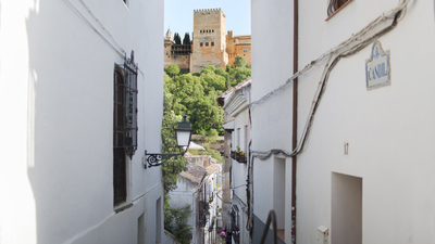 A trip through Granada's three most historical neighbourhoods
