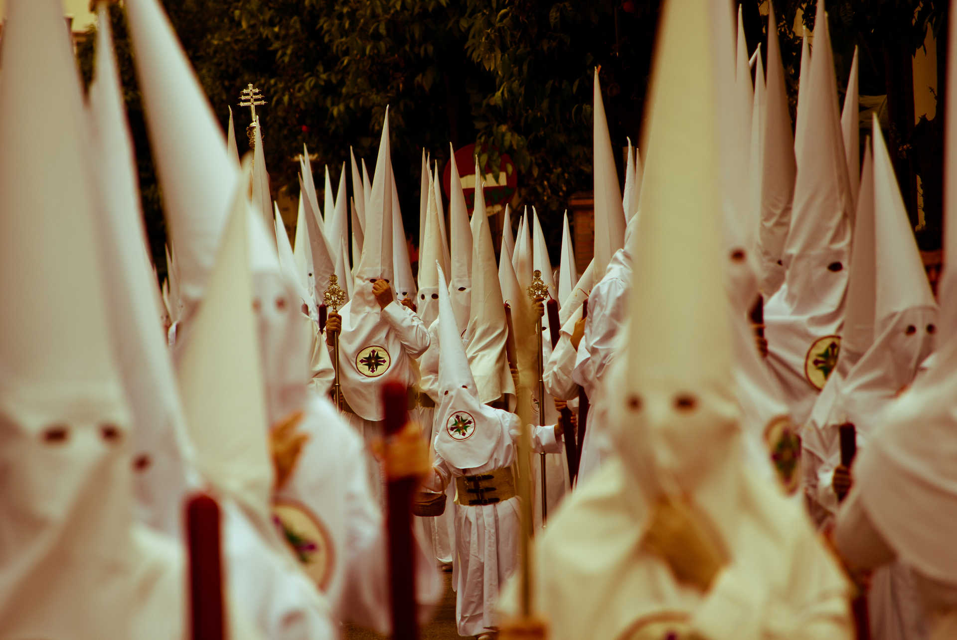 nazarenos sevilla semana santa.jpg