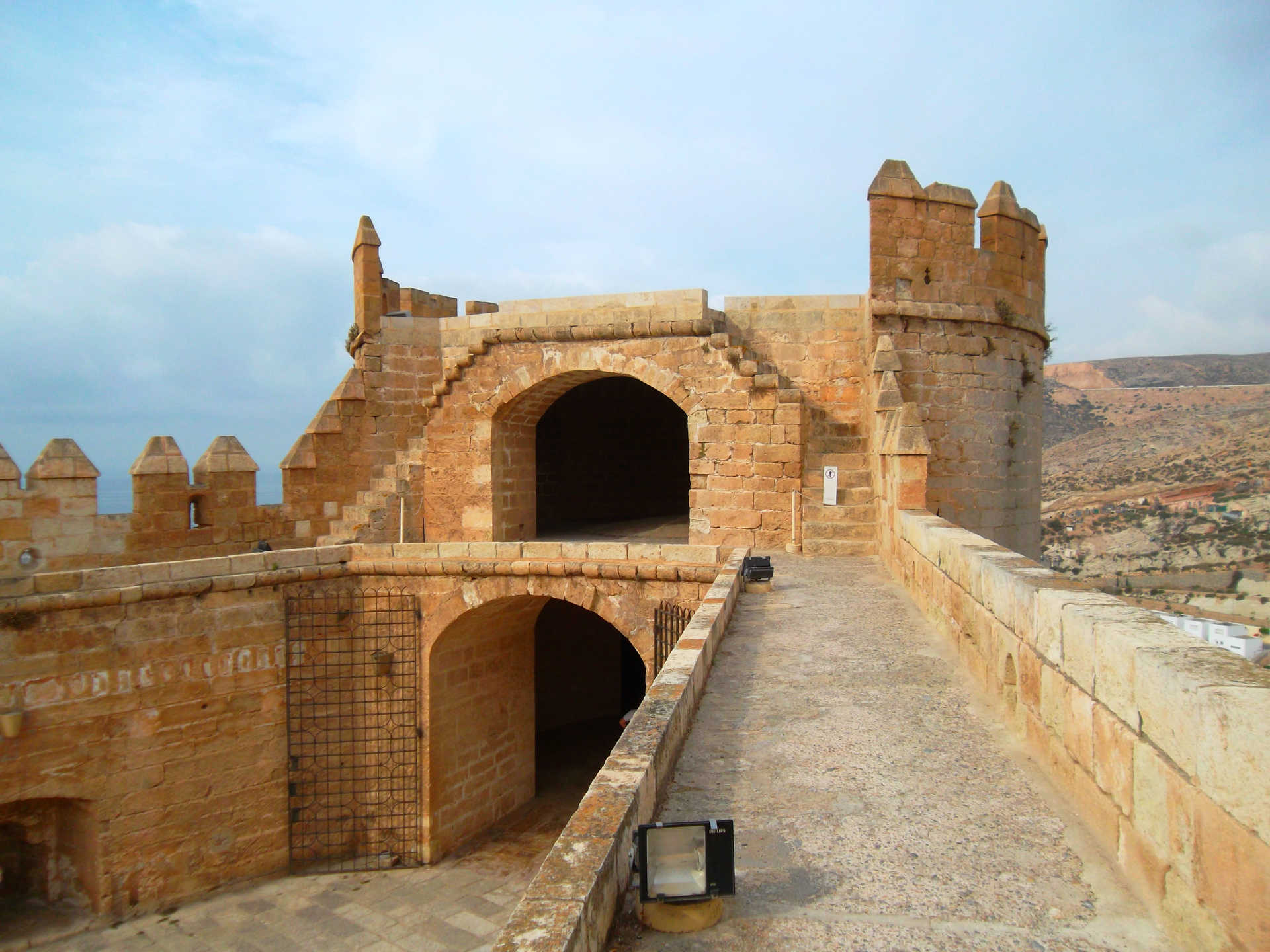 Murallas y torre Alcazaba Almeria.jpg