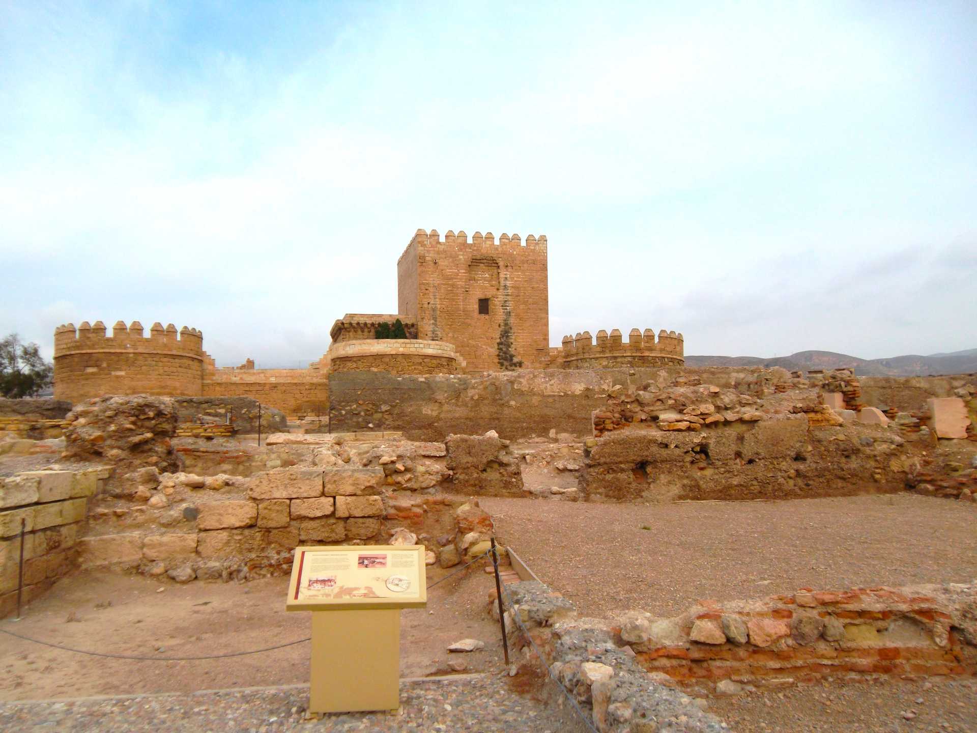 Cultura Visita Vestigios Alcazaba Almería.JPG