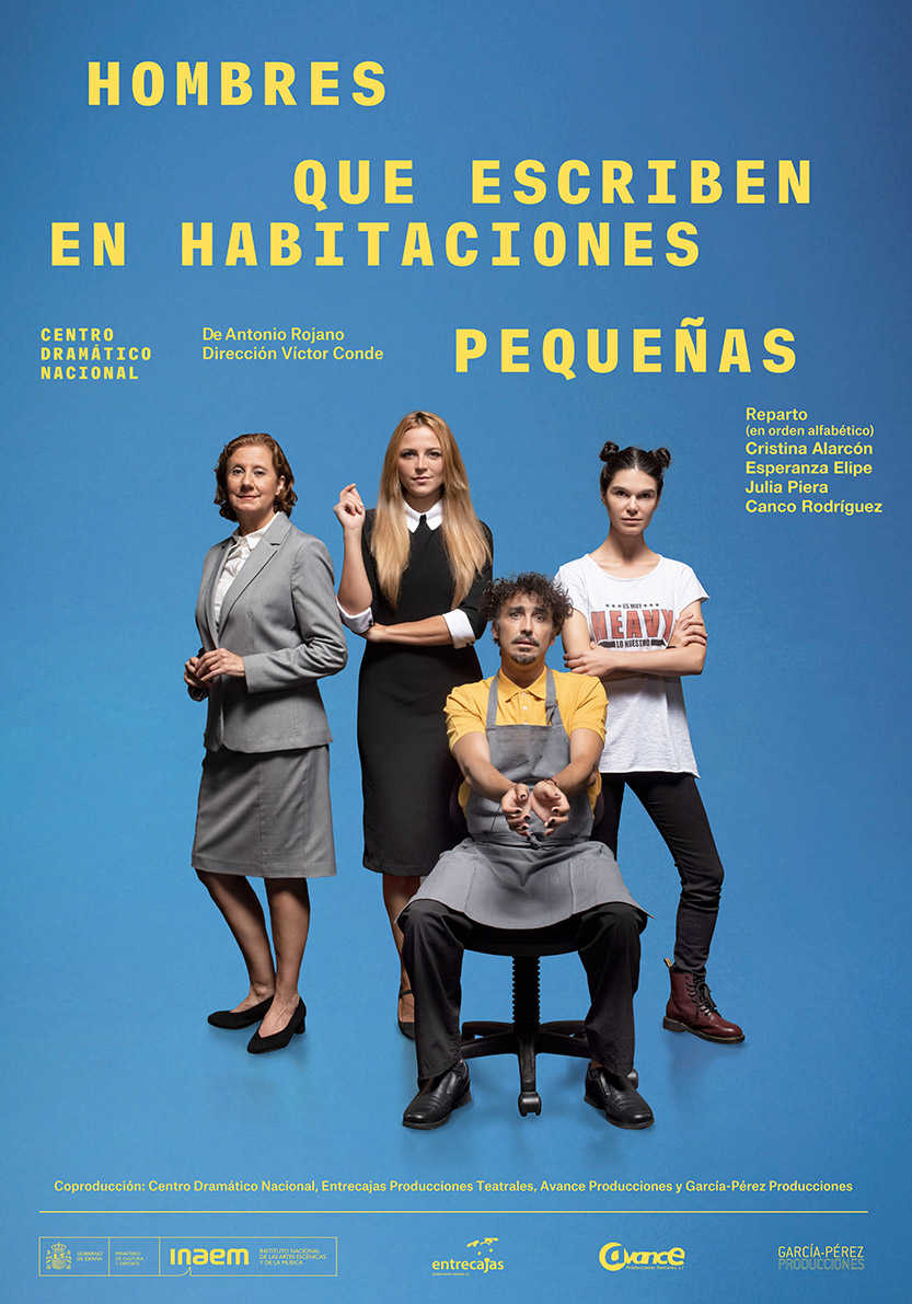 Hombres que escriben en habitaciones pequeñas