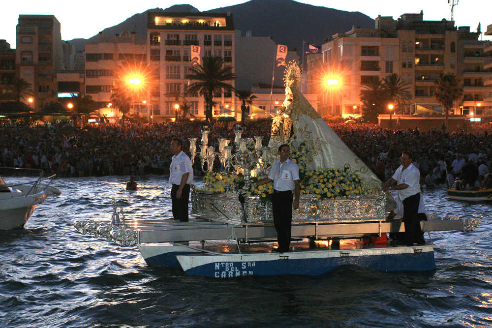 Procesión en honor a Nuestra Señora del Carmen en Estepona