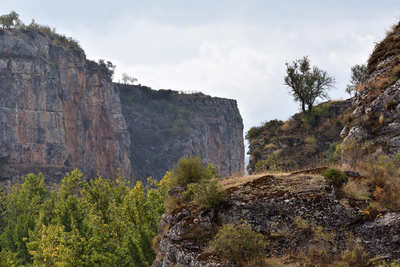 Steilwände des Río Alhama und Thermalquellen von Alhama de Granada