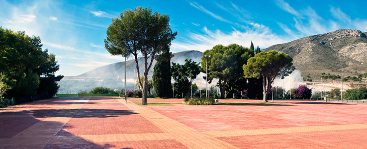 Exterior y Sala Jardín