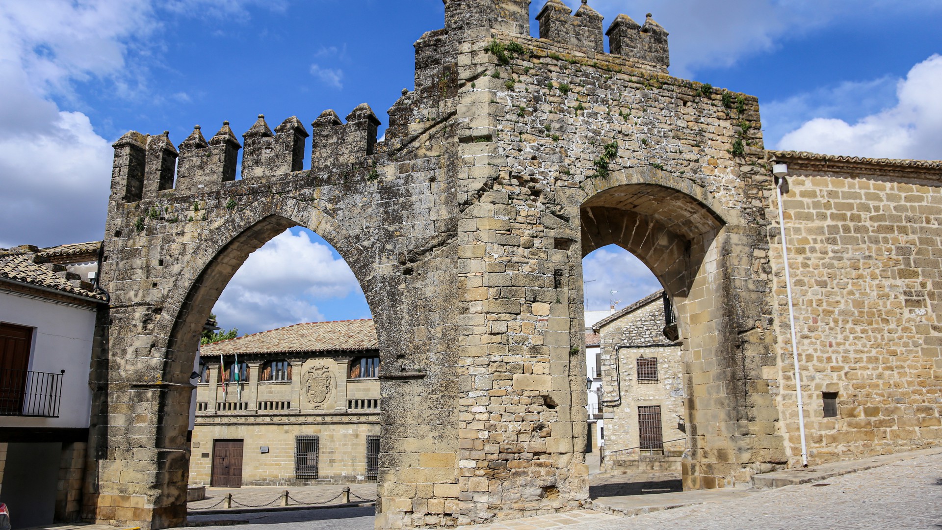 Puerta de Jaén y Arco de Villalar