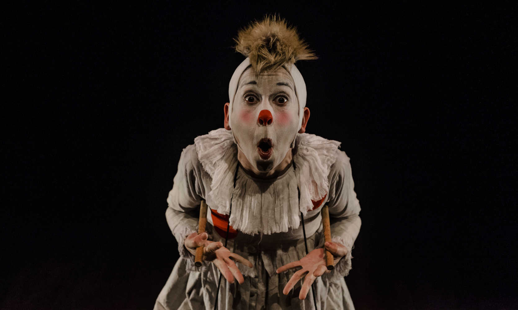 Acróbata y Arlequín: Una oda al circo de antaño