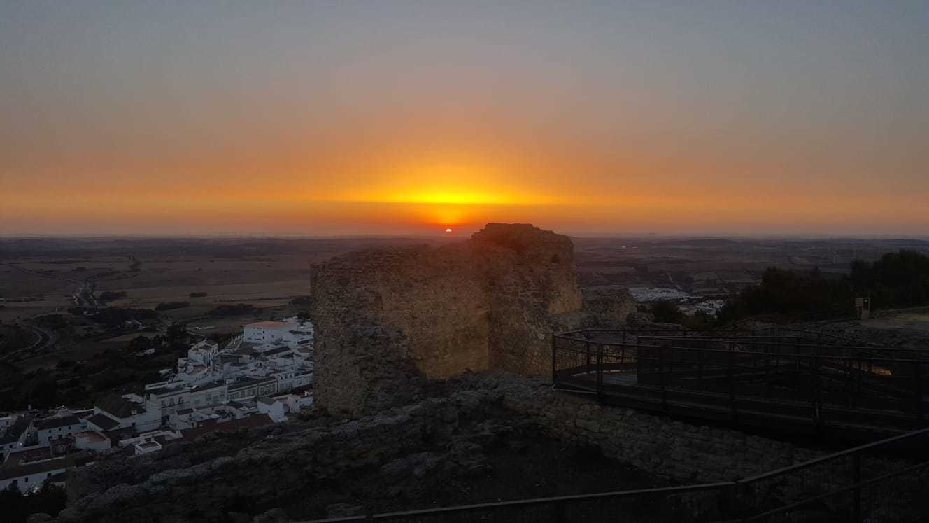 Castillo de Medina Sidonia puesta de sol 