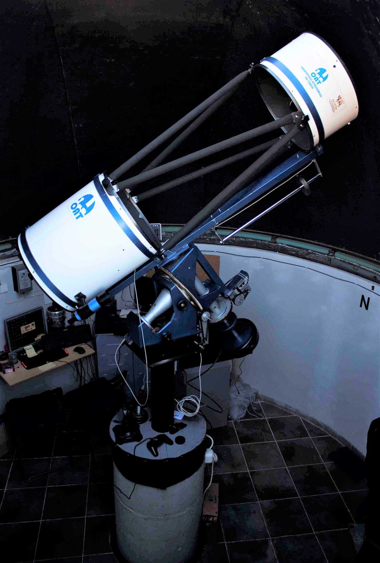 Telescopio principal en la cúpula del Observatorio 