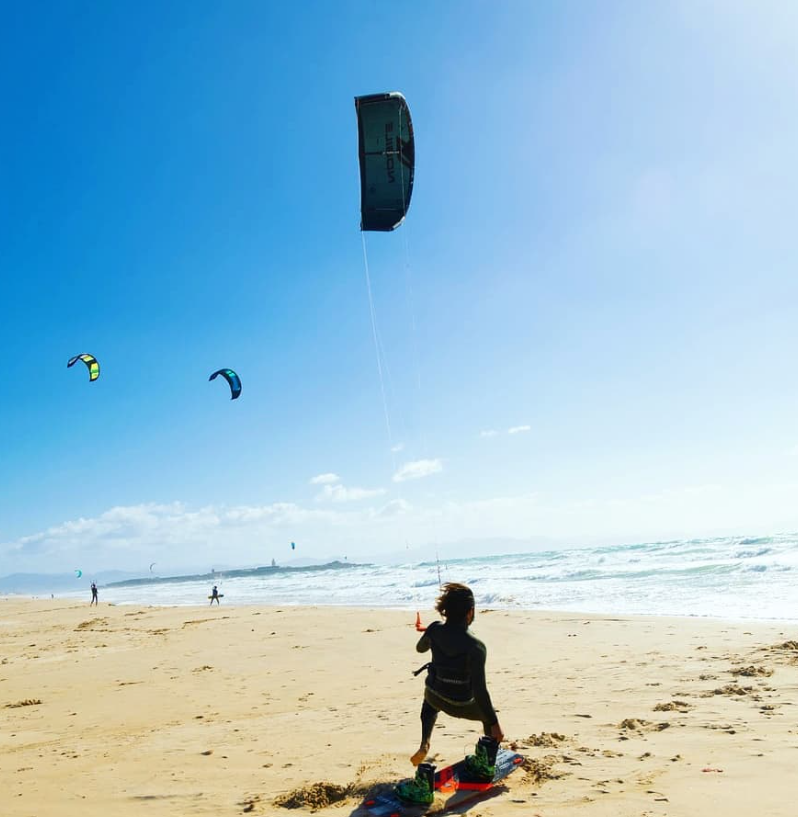 Aprende a volar sobre el mar en Tarifa