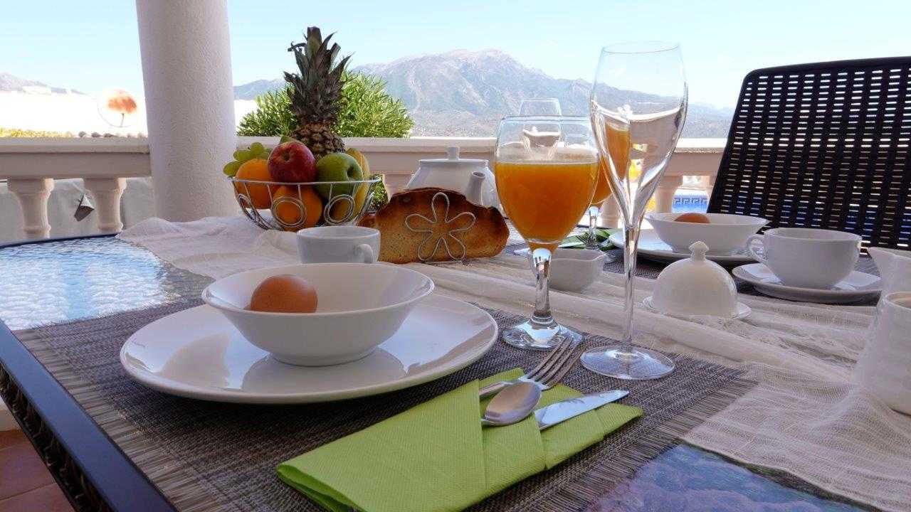 Casa VIVAndalusia, enjoy alfresco breakfast