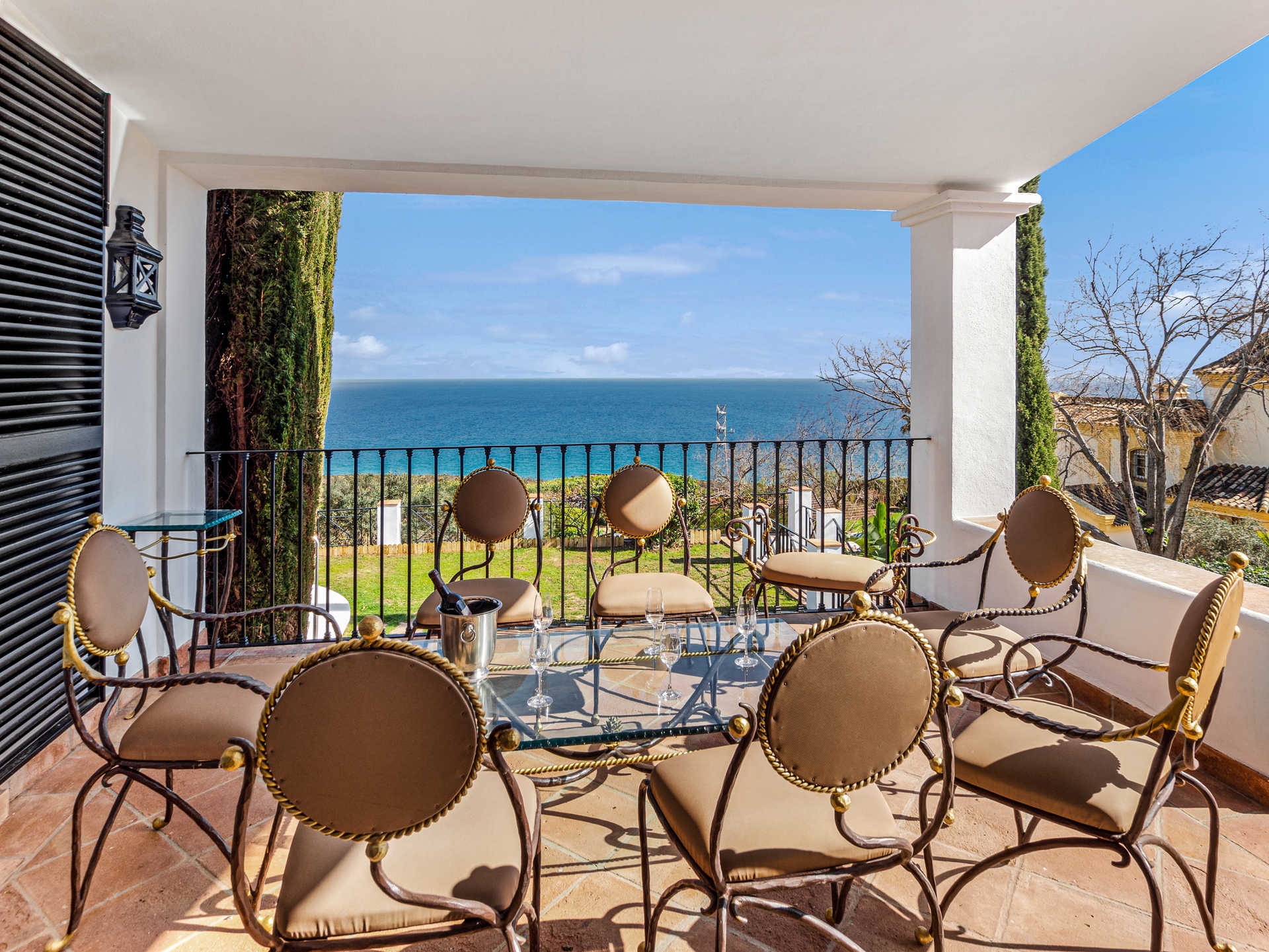 25% discount 2 weeks in luxury villa for summer