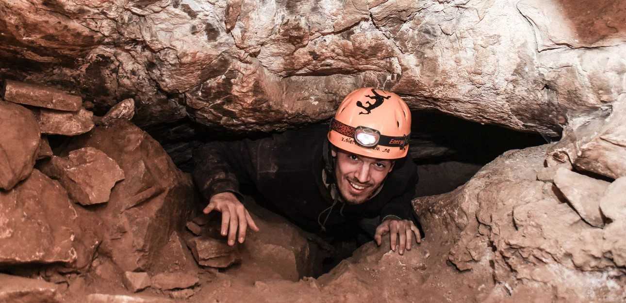 Espeleología en la Sierra de Aracena