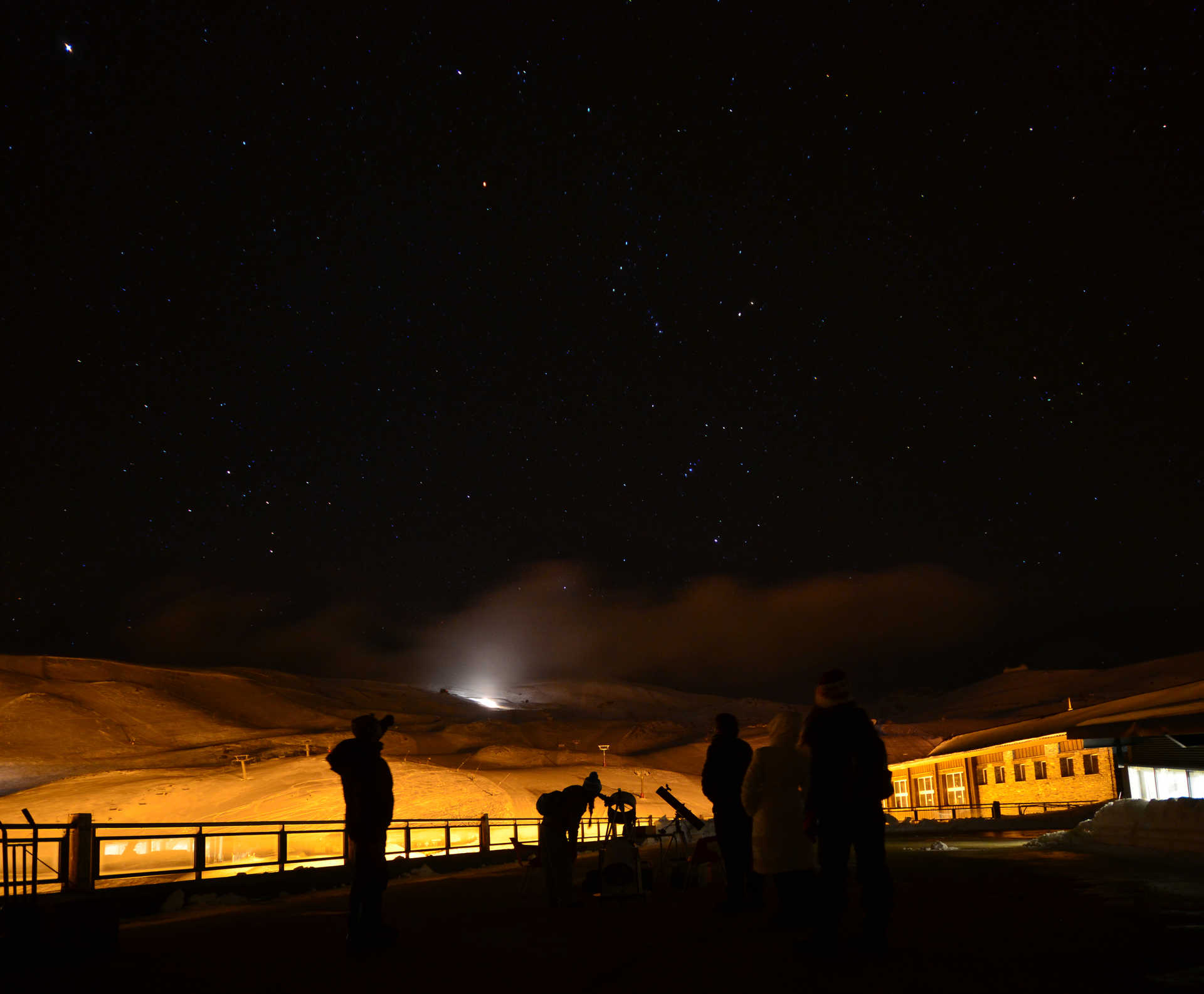 Observación de estrellas y ski nocturno en Sierra nevada.jpg