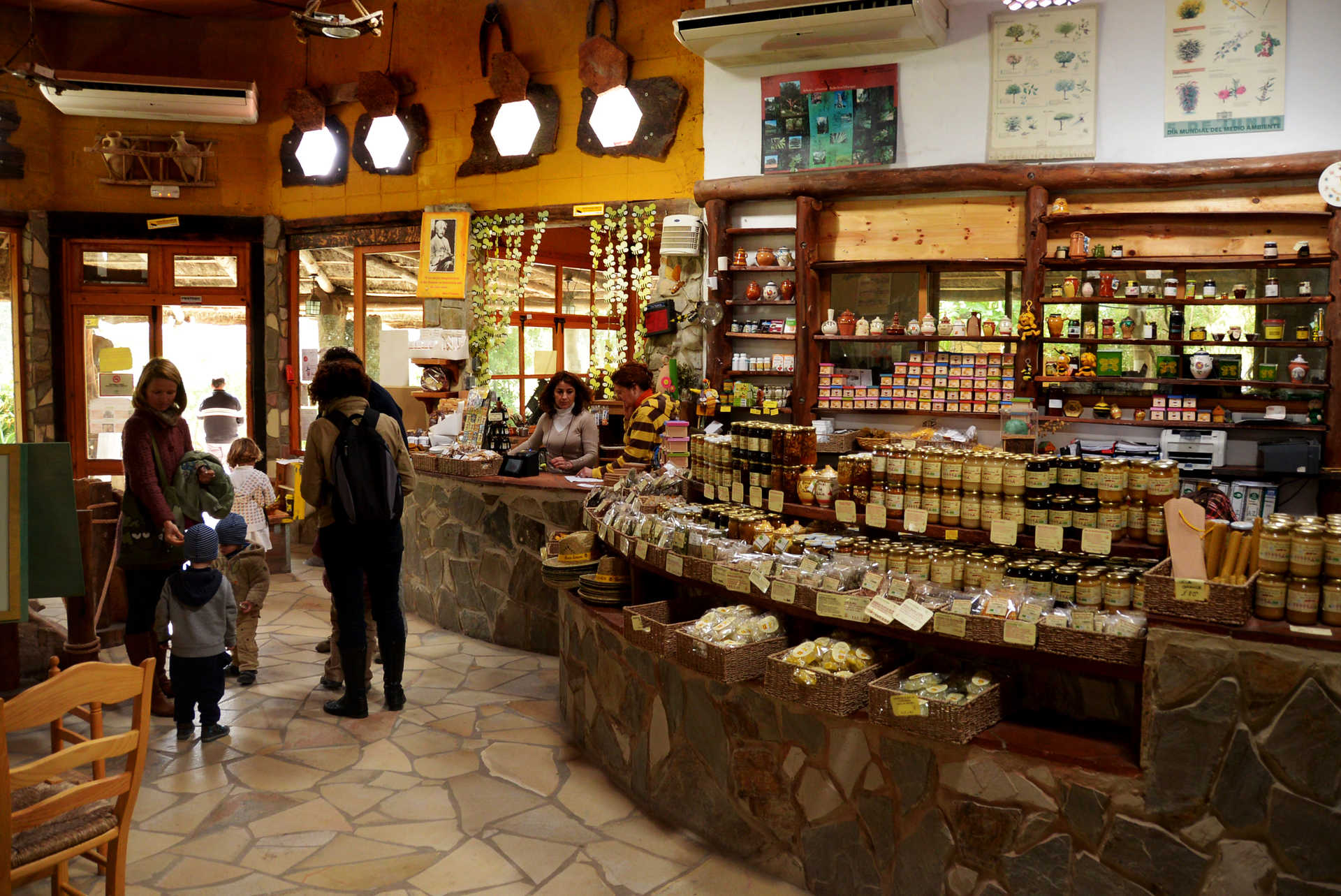 Turismo Industrial Tienda del museo de la miel en Rancho Cortesano 