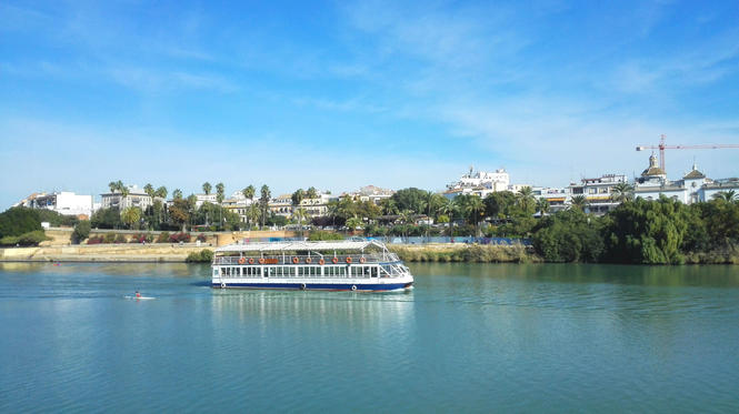 Barco en el Guadalquivir