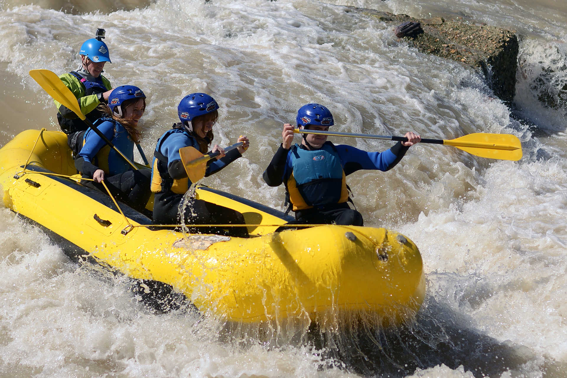 Deporte Kayak y rafting por el rio Genil en Ecija.JPG