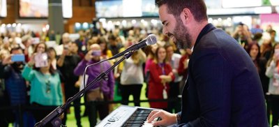 Juan Saavedra se sube al escenario de Andalucía en FITUR